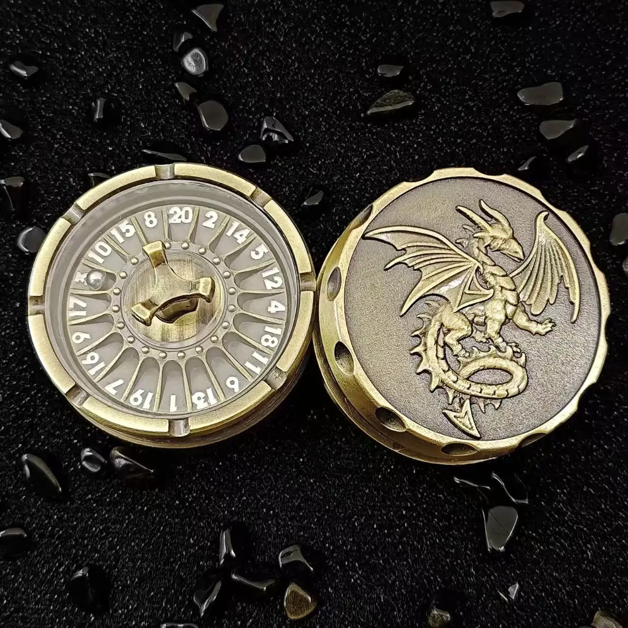 

7-in-1 Metal Roulette Dice Ball Turntable Fingertip gyro Dice Cthulhu Running Team for Dragon and Dungeon Flying Dragon Compass