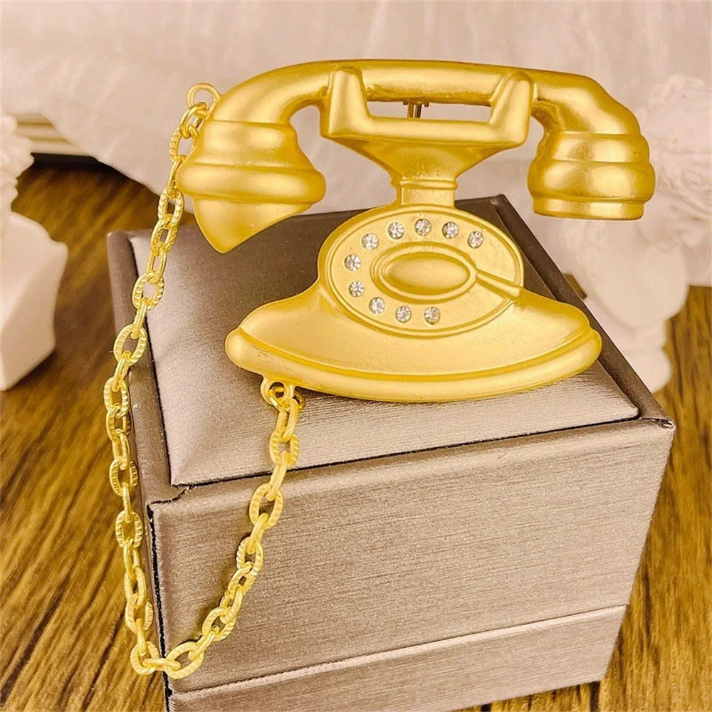 Exquisite Fashion Phone Brooch Alloy Material Senior Sense of Women's Clothing Pin Jewellery for Banquet Party
