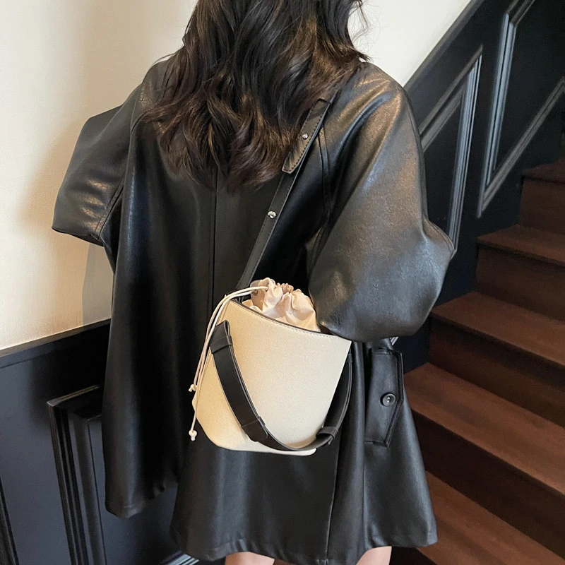 

Women Leather Luxury Classic Fashion Designer Crossbody Tote Shoulder Bag Elegant Handbag For Stylish Daily Dressing