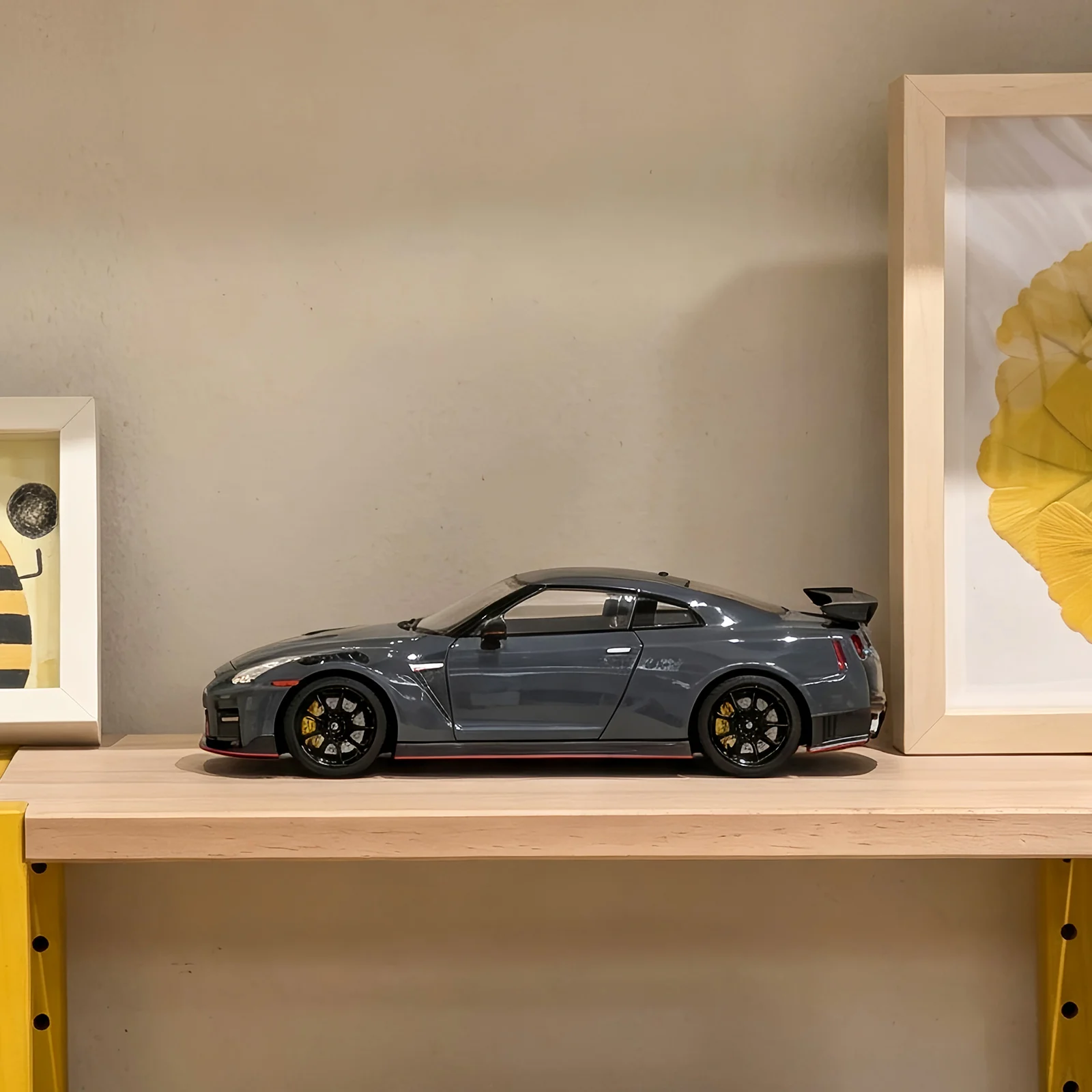 Paudi Nissan GTR R35 LHD 1:18 Scale Diecast Model Car Collectible Toy for Adults Gift