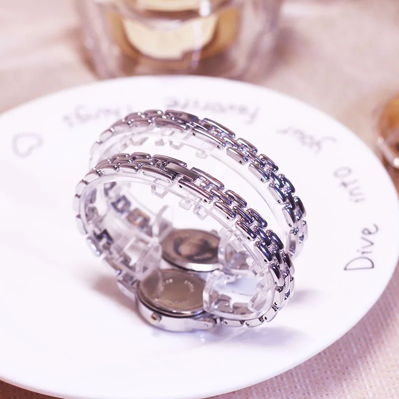 جديد عصري المرأة الفضة البيضاوي الفاخرة ساعة الموضة الإناث الفتيات طالب مكتب سيدة الساعات هدية عيد ميلاد الأم الساعات