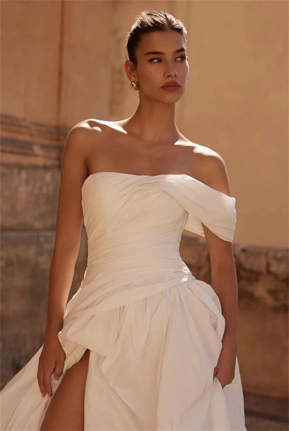 Abito da sposa monospalla bianco personalizzato Tokyo senza maniche A-Line con cerniera posteriore Abiti da sposa 2025 Abiti da sposa con spacco alto laterale