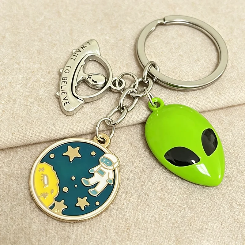 1 Piece UFO Planet Alien Rocket Astronaut Cosmic Exploration Green Enamel Mask Alloy Key Chain Fashion Keychain Men Accessories