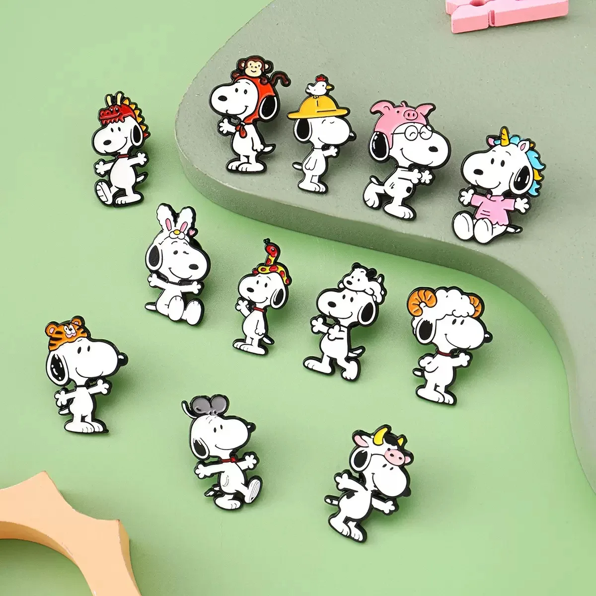 12 Stück Chinesische Tierkreiszeichen-Serie Niedliche Welpen-Emaille-Pins Anstecknadeln Dekorative Abzeichen für Rucksäcke Sammlerstück Geschenk für Fans – Detail 1