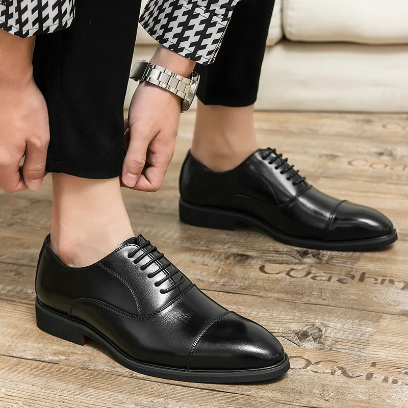 2024 New Men's Business Dress Casual Leather Shoes British Versatile Elevated Pointed Leather Shoes