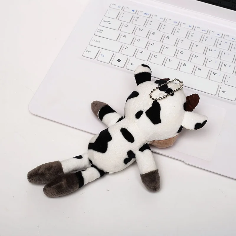 Cartoon klassische süße schwarze und weiße Kuh Anhänger Plüsch Puppe Kalb Plüsch Boutique Schlüsselanhänger Puppe Kinder Geschenk Rucksack Anhänger Spielzeug
