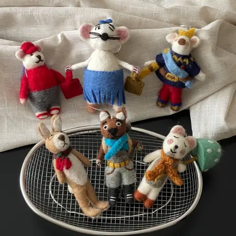 Mountain Climbing Bear Wool Felt Animal Pendant Mouse King Dalmatian Puppy Nepal Felt Keyring Jellyfish Skateboard Piglet