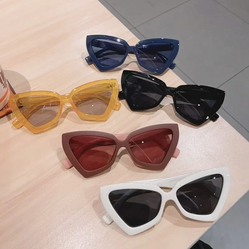 Women's Fashion Trend Cat Eye Sunglasses Triangle Shades Clear Candy Color Eyewear Vintage Sun Glasses Ultraviolet-proof Gafas