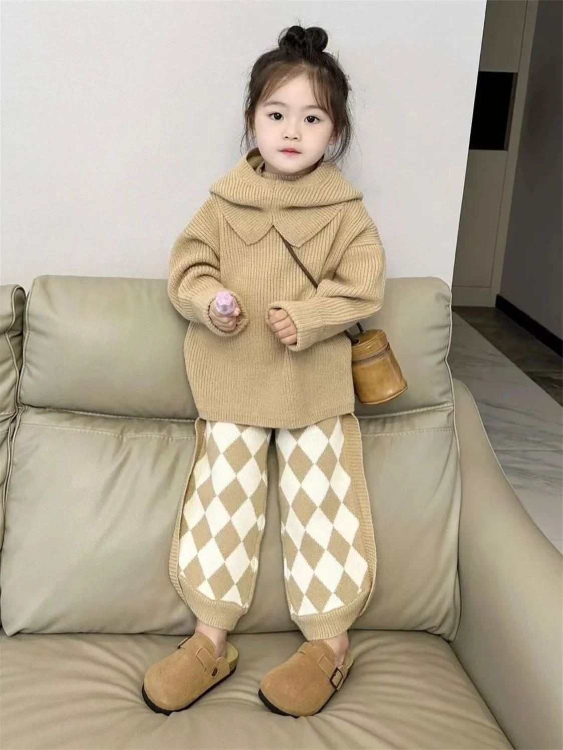 

Girls Clothes Suit Korea Style Childrens Clothing 2023 Autumn and Winter New Girls Knitted Hooded Sweater Checkerboard Pants Set