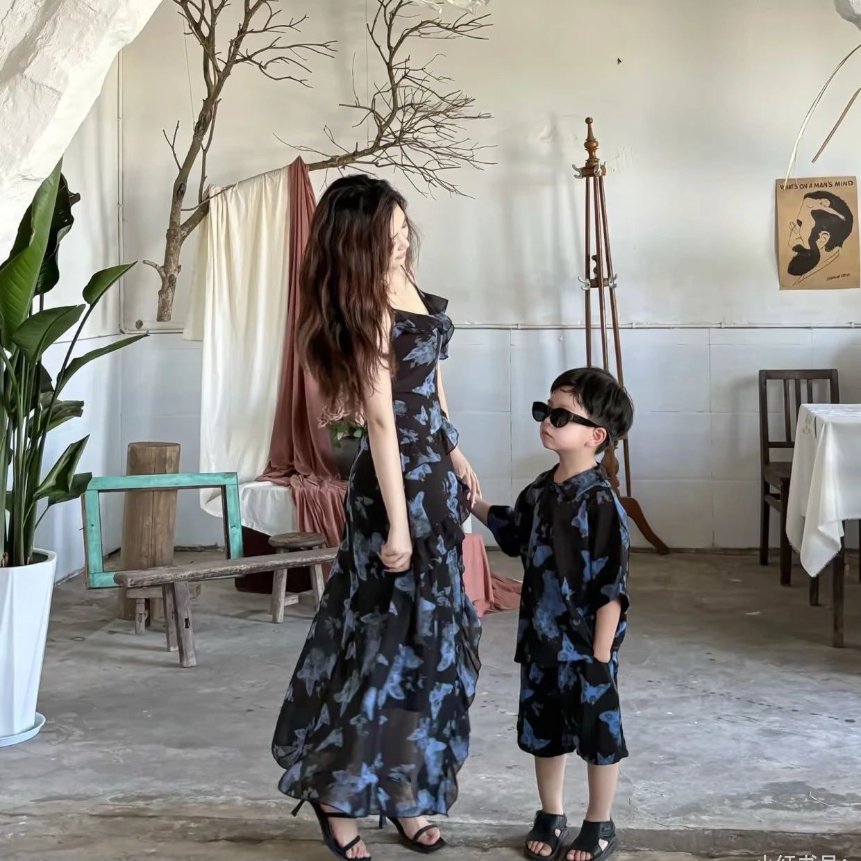 

Summer Butterfly Print Family Outfits Mom Daughter Matching Dress + Dad's Shirt Son Tops + Shorts Sets Beach Vacation Casual