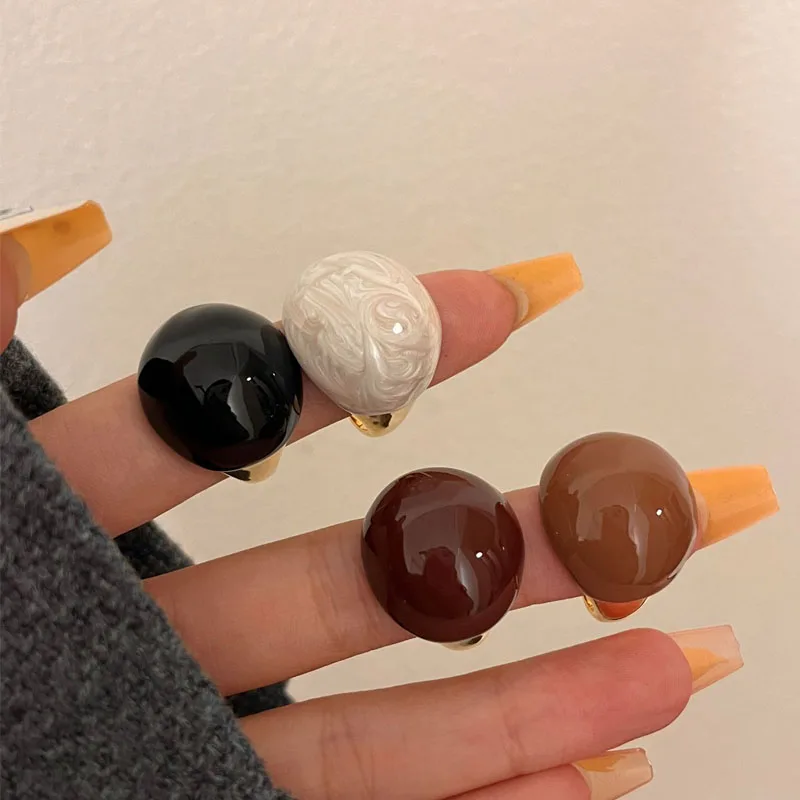 Chocolate caramel-colored Instagram-style round eggshell ring