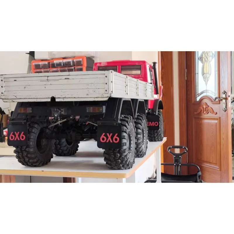 

1/6 Scale CROSSRC EMO XX XXL RC Crawler Fitted with Mudguards TPU Material Upgrade Modification Parts Damage-Free Installation