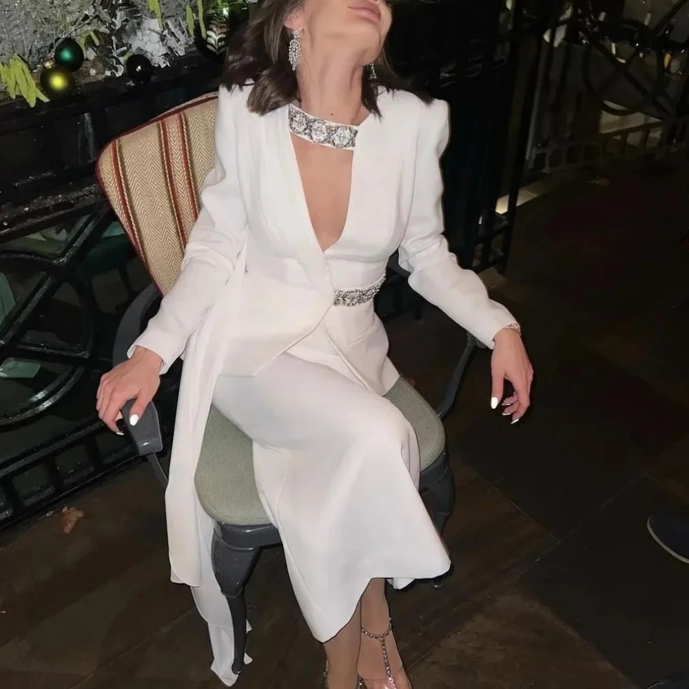 فساتين سهرة بيضاء أنيقة قطعتين للنساء على شكل حرف v وأكمام طويلة فساتين حفلات رسمية غمد طول الشاي فستان الحفلات حسب الطلب