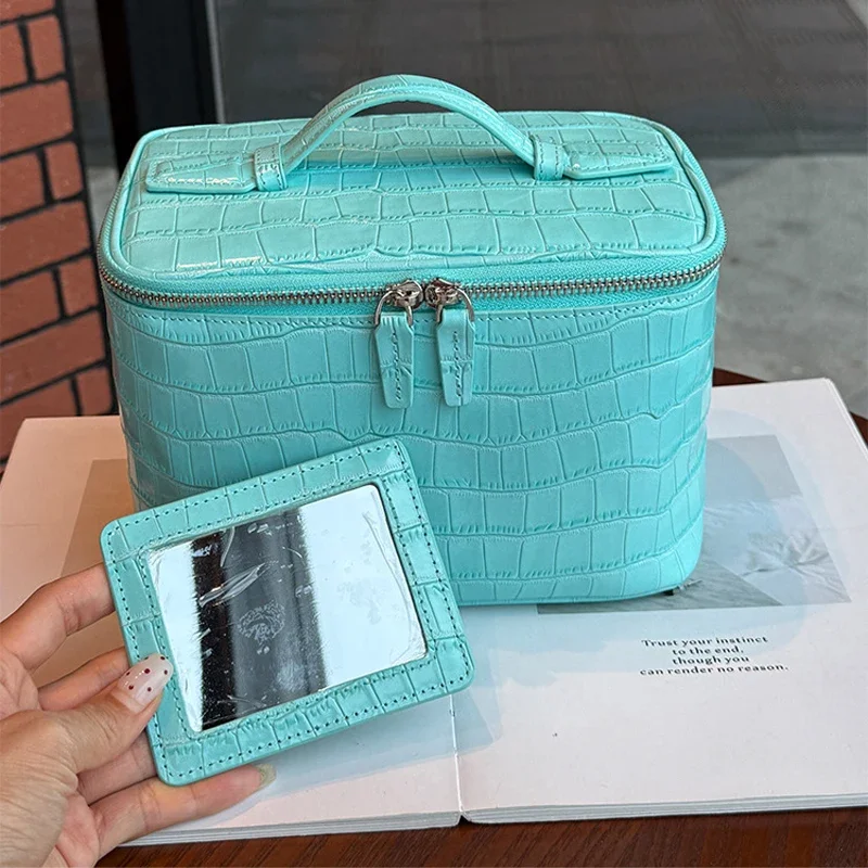 29High Quality Crocodile Patterned Top Layer Cowhide Makeup Bag for Women's Travel, Portable Toiletry Bag, Practical Storage Bag
