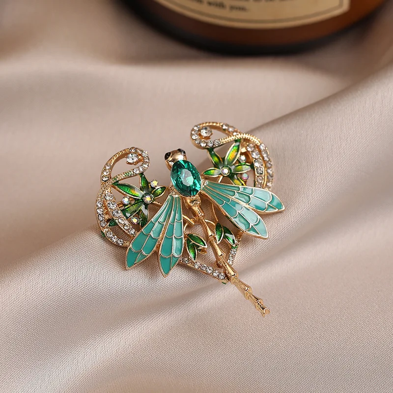 

New Arrival Green Dragonfly Brooch Enamel Delicate Luxury Emerald Insect Brooch High Grade Lapel Pin Fashion Jewelry