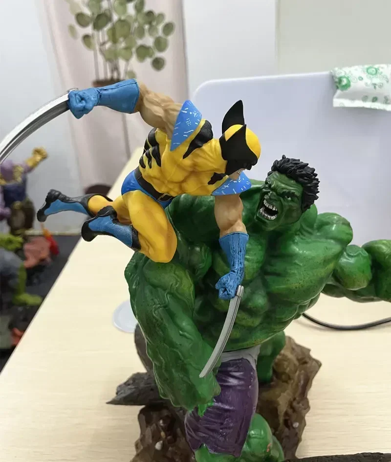 36cm Combat Scene version green giant man Hulk VS Wolverine PVC figure Statue home decor ornament collection model adult gift