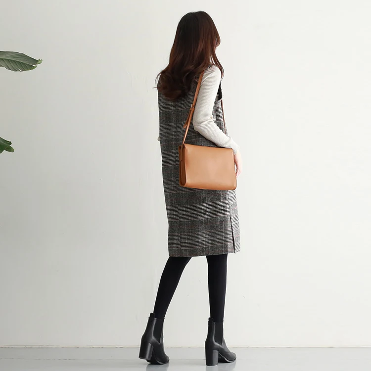 Wiosenna wełniana kamizelka w kratę Dr Slimming plus size z rozcięciem z boku, spódnica midi Dr o artystycznym kroju do pracy.