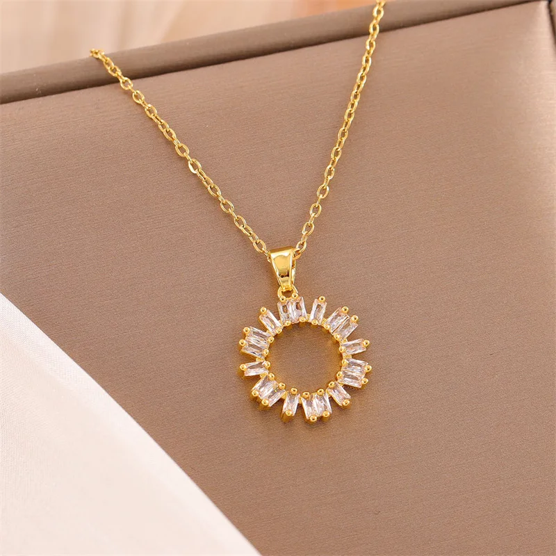 Light Luxury Necklace Sweet Cool Style Zircon Circle Geometric Pendant Temperament Titanium Steel round Donut Diamond Inlaid Cla