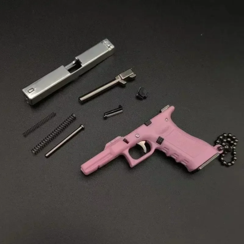 1:3 G17 Portachiavi in metallo Mini portachiavi tattico Piccolo ciondolo Pistola giocattolo con custodia per regalo di Natale decorativo per uomini Fan dell'esercito