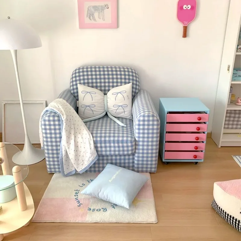 Multi-compartment sofa for women's bedrooms, art small sofa