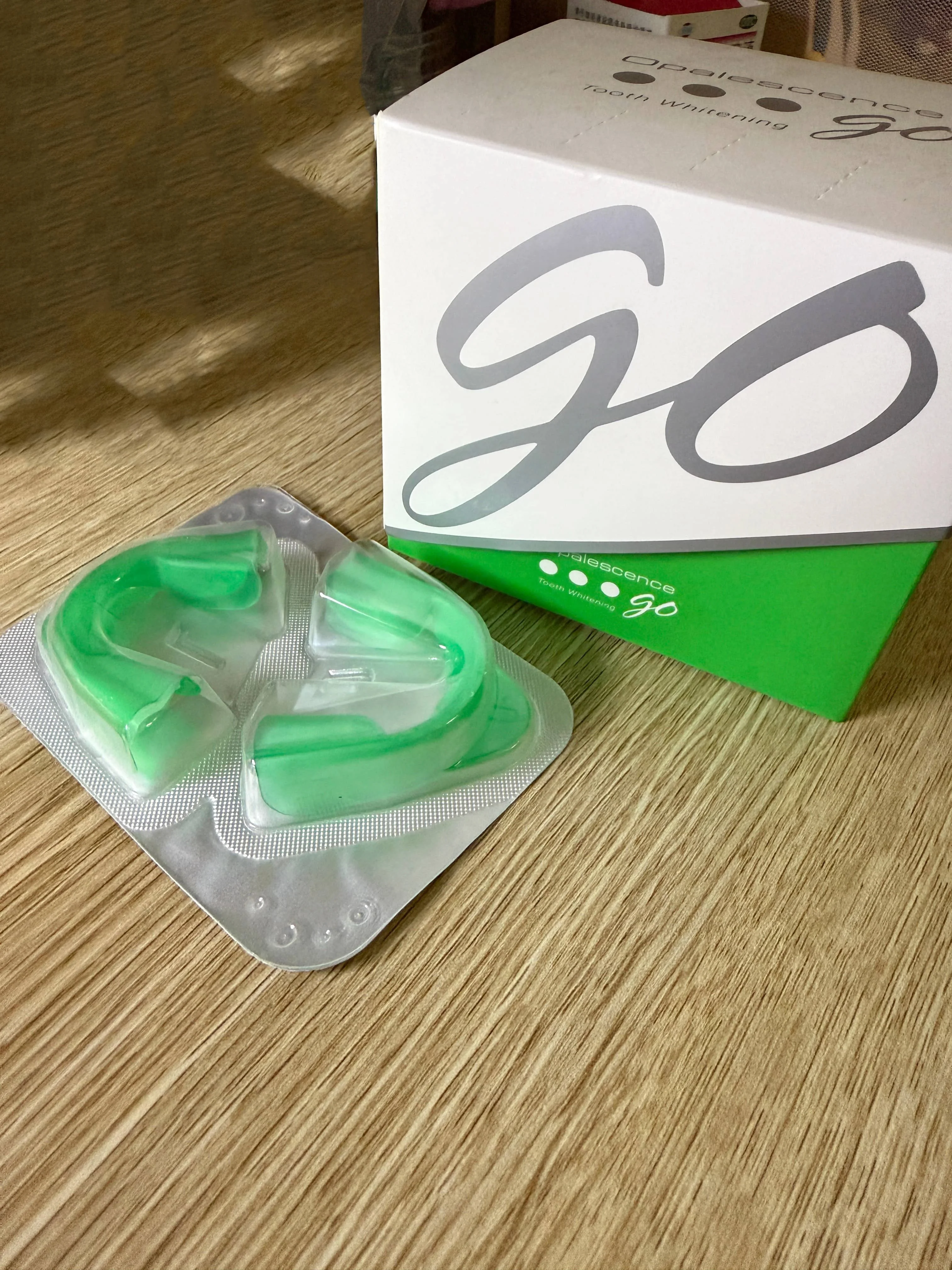 

Oral Teeth Whitening Ultradent Opalescence Go Teeth Whitening Patches (6% Mint Flavor /4 sets) Dental Tray