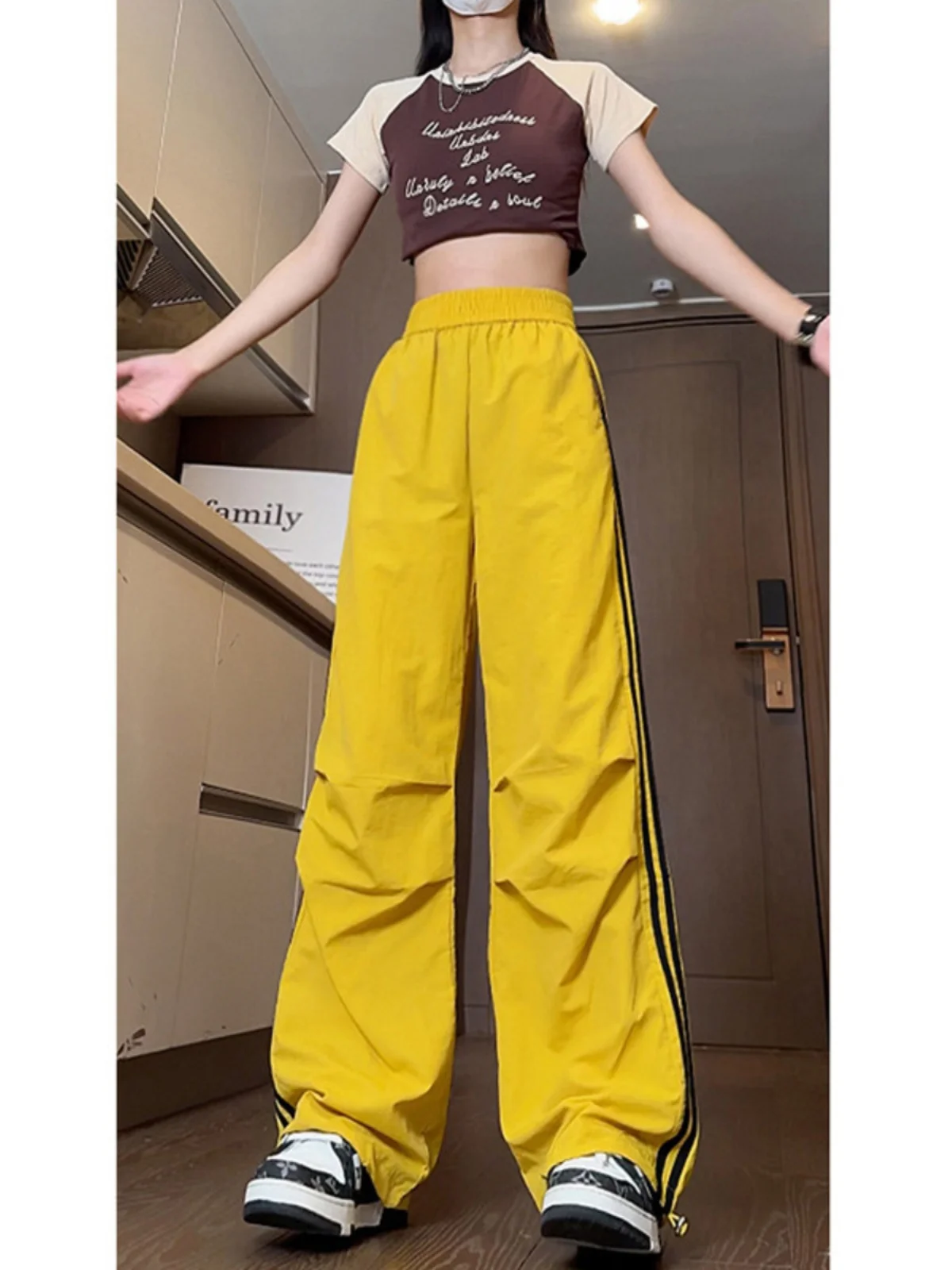 

Мужские летние тонкие брюки из ледяного шелка в желтую полоску, повседневная рабочая одежда, длинные брюки, свободный крой, повседневные брюки