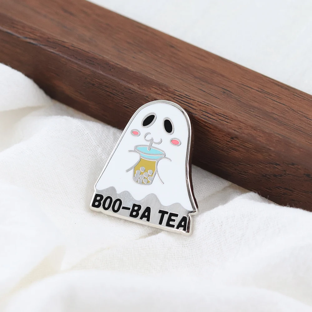 Niedliche kleine Geister-Brosche mit Bubble Tea-Motiv, Halloween-Themen-Abzeichen, modisches Accessoire für die gruselige Jahreszeit, lustiges Geschenk – Detail 10