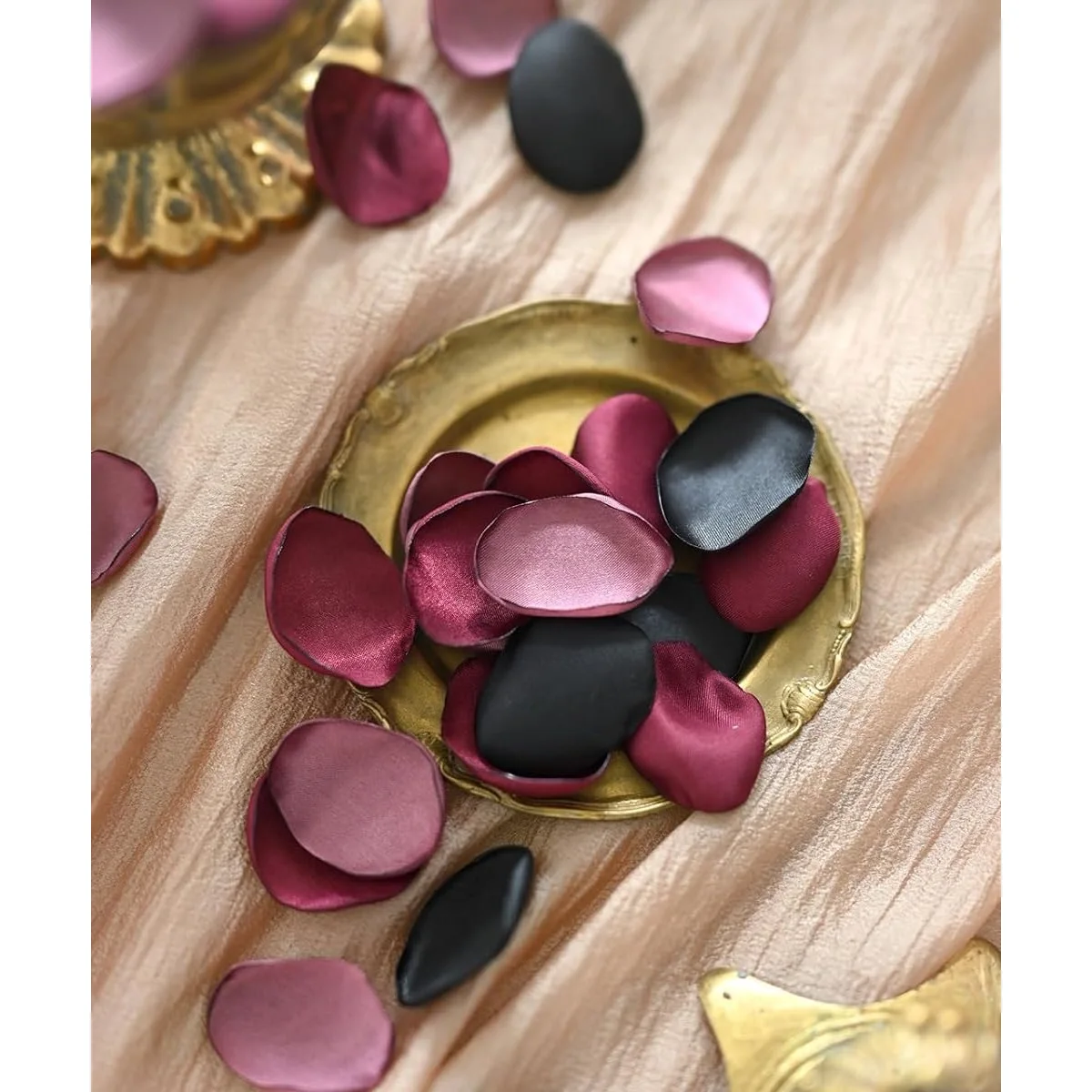 100 ชิ้น Burgundy Silk Petals, กลีบกุหลาบประดิษฐ์สําหรับตกแต่งวันวาเลนไทน์, สาวกระจัดกระจายกลีบ, DIY งานแต่งงาน/ตกแต่งบ้าน