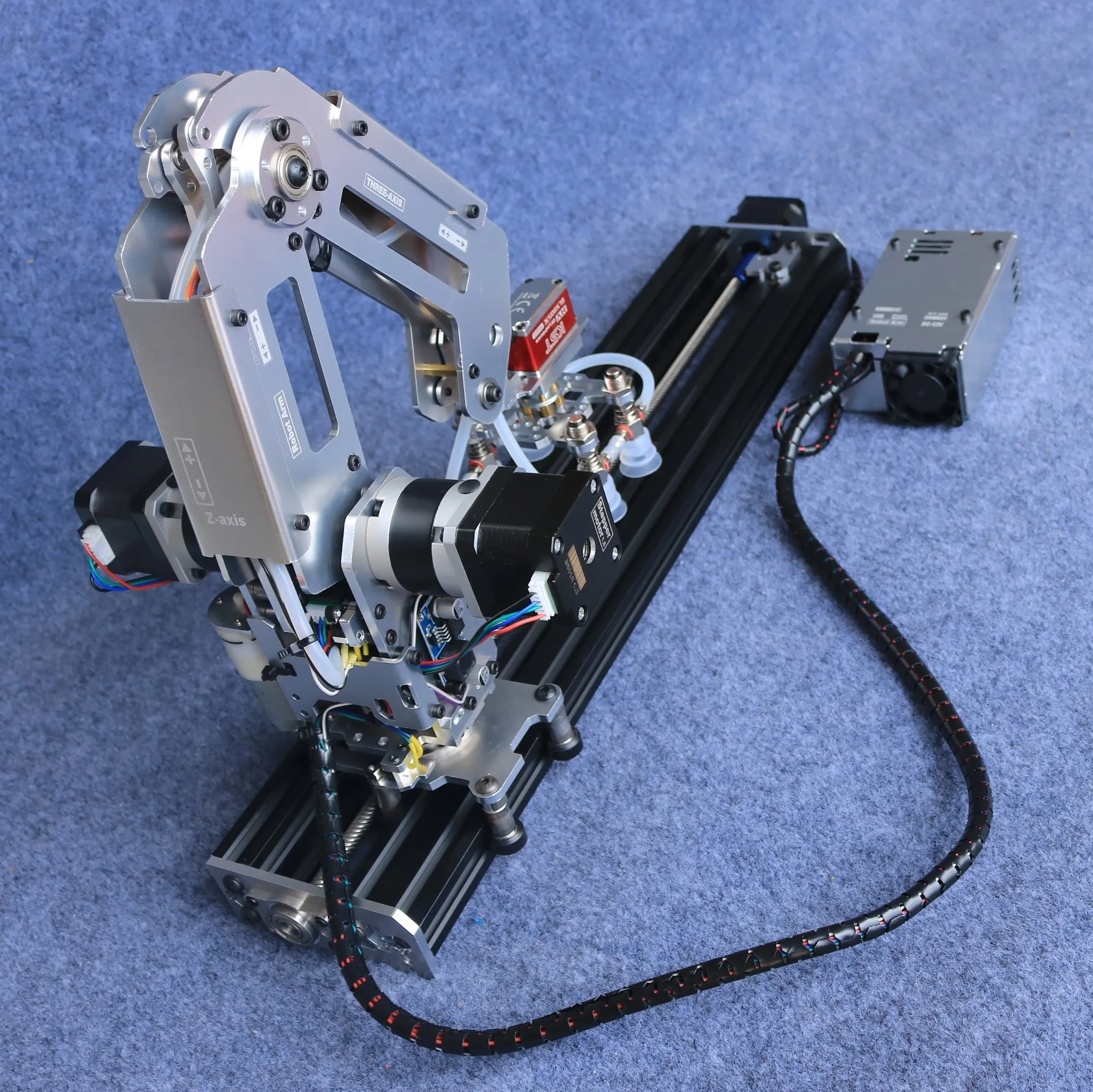 Braccio robotico interamente in metallo Braccio robot passo-passo Modello industriale Robot multiasse 22C