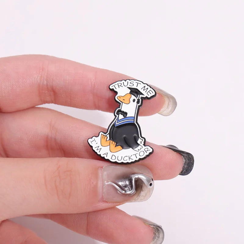 Graduation Duck Enamel Pins Cute Cartoon Trust Me I'm A Ducktor Brooches Lapel Badges Backpack Clothes Accessories for Friends