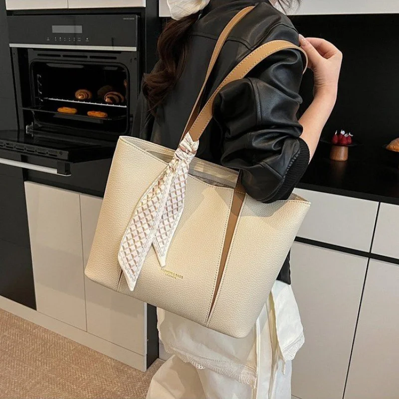 

Luxury Women's Shoulder Bag Crafted From Premium Leather Featuring Paris Style And Casual Elegant Vintage Look ​