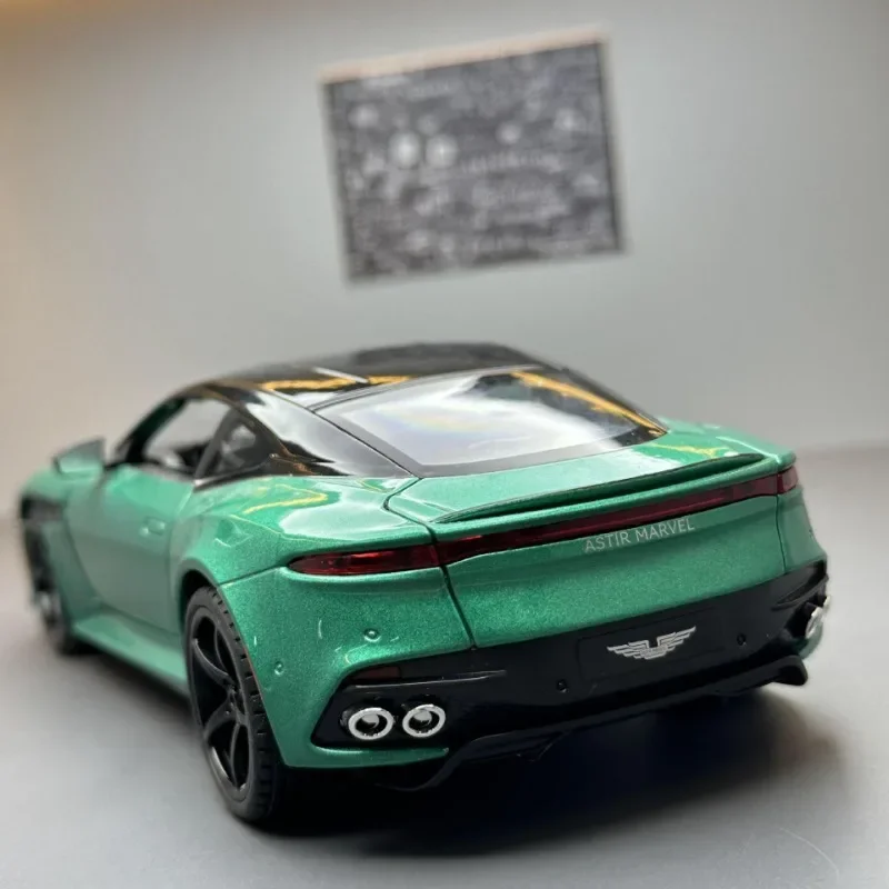 Alloy 1:22 Aston Martin DBS Car Model Diecasts Toy Car with Sound and Light Model Pendants Metal Collection Voiture Miniature