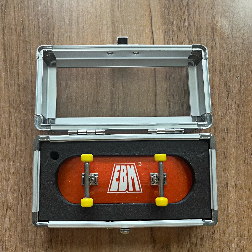 Professionelles Griffbrett-Skate-Set aus Holz mit Aluminiumgehäuse, Mini-Finger-Skateboard-Spielzeug für Kinder und Sammler, cooles Geschenk für