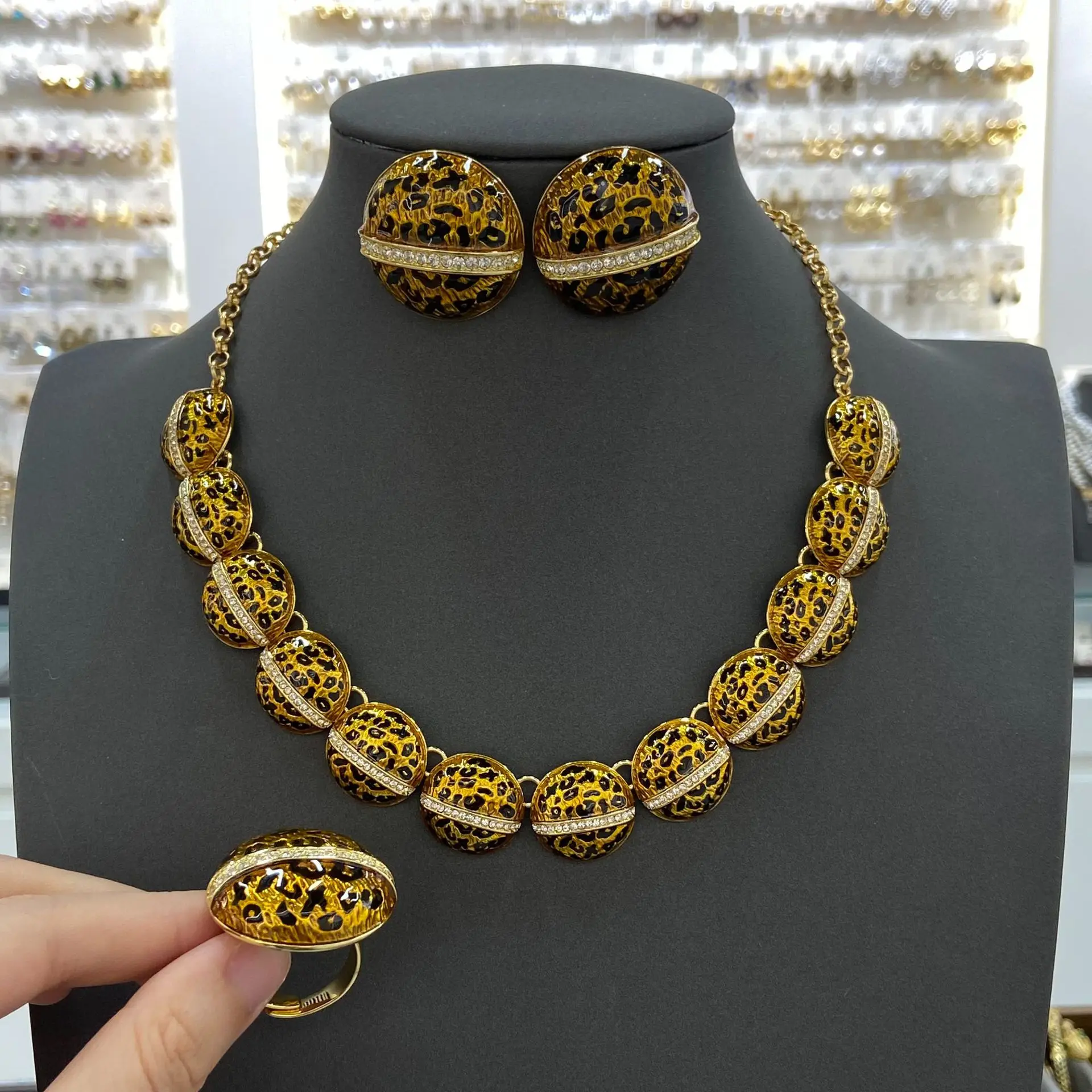 Vintage Leopard Pattern Jewelry Set Gold Black Round Necklace Earrings Adjustable Ring Women Fashion Daily Outfit Ornaments