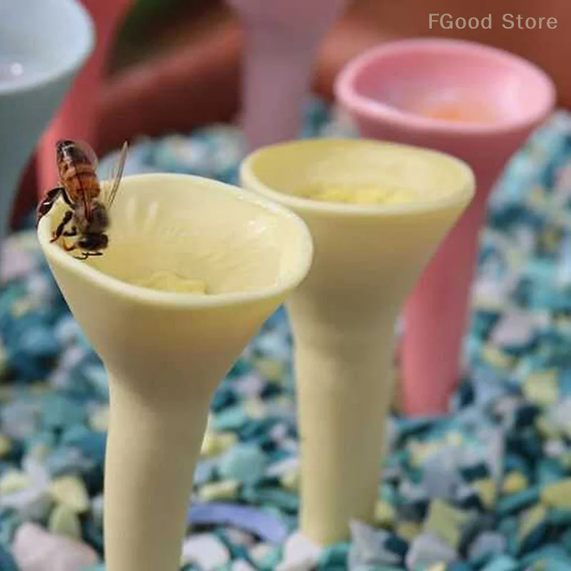 5pcs Bees Insect Drinking Cup Bee Drinking Fountain Cup Flower Shape Bees Water Feeder With Holder Beekeeping Supplies