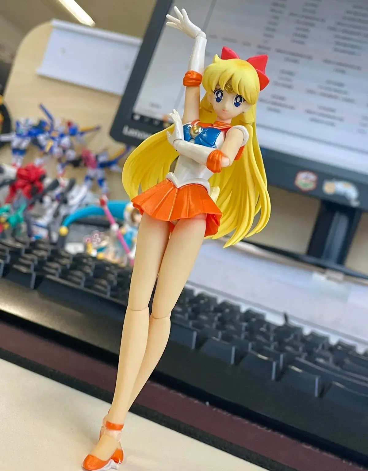 

【Оригинал】BANDAI SHF Сейлор Мун Сейлор Венера Анимация Цветовое издание Фигурки Модель игрушки