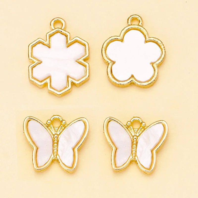 10Pcs New Mix Charms White Acrylic Butterfly Bear Flowers Wisiorki do tworzenia biżuterii DIY Cute Earrings Naszyjnik Akcesoria