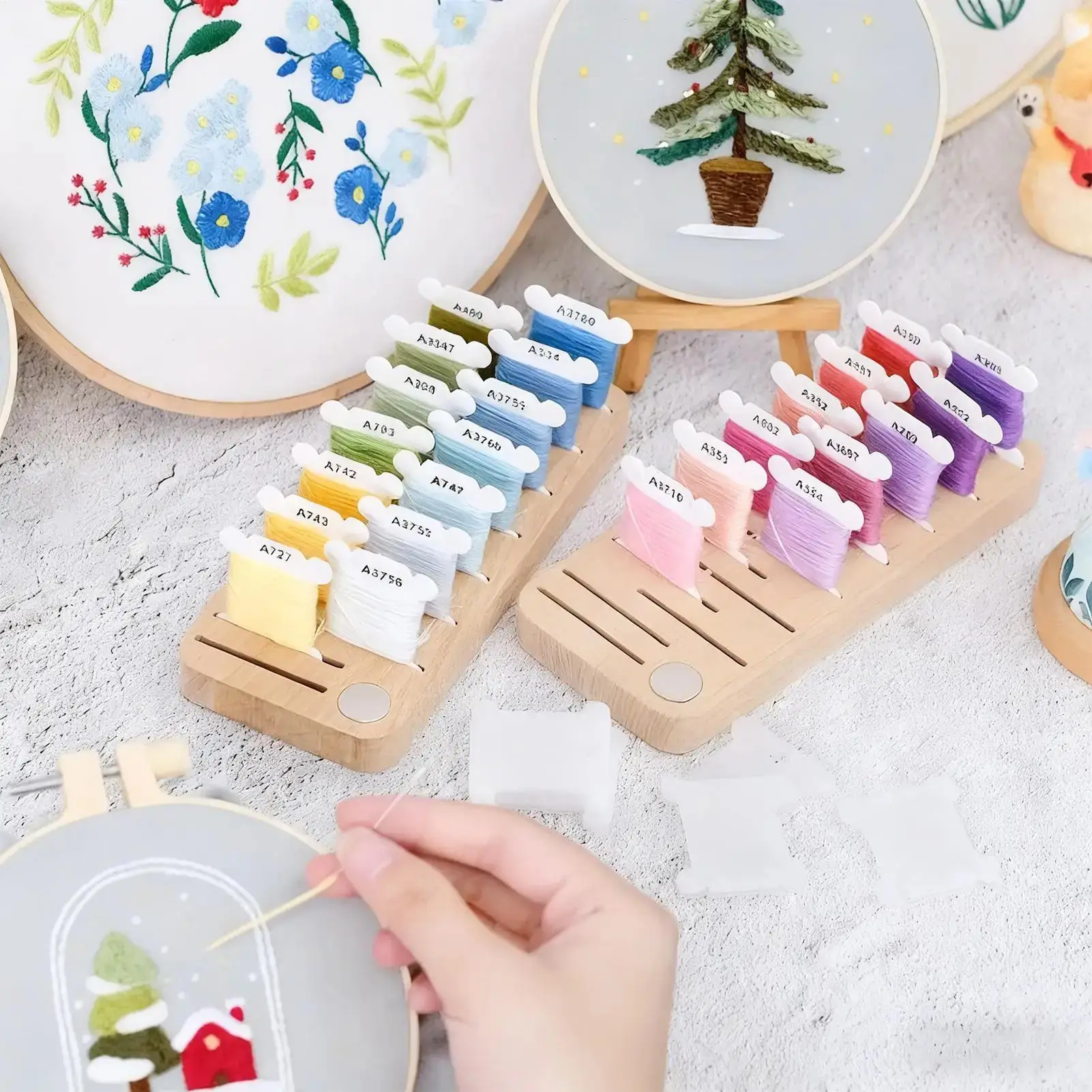 Embroidery Thread Organizer 15-Slot Wooden Spool Holder Magnetic Embroidery Floss Bobbins Organizer For Hobbyists Quilters