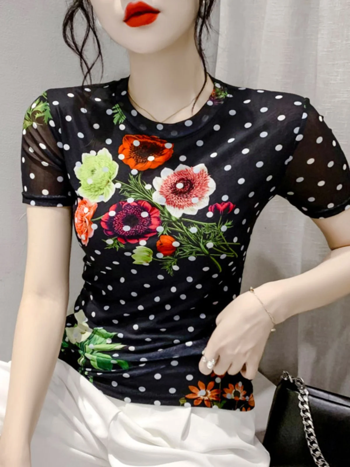 T-shirt Estiva alla Moda con Stampa a Pois, Maglietta Aderente da Donna, Stile Streetwear, Top Trendy con Collo Tondo, Blusa Giovanile