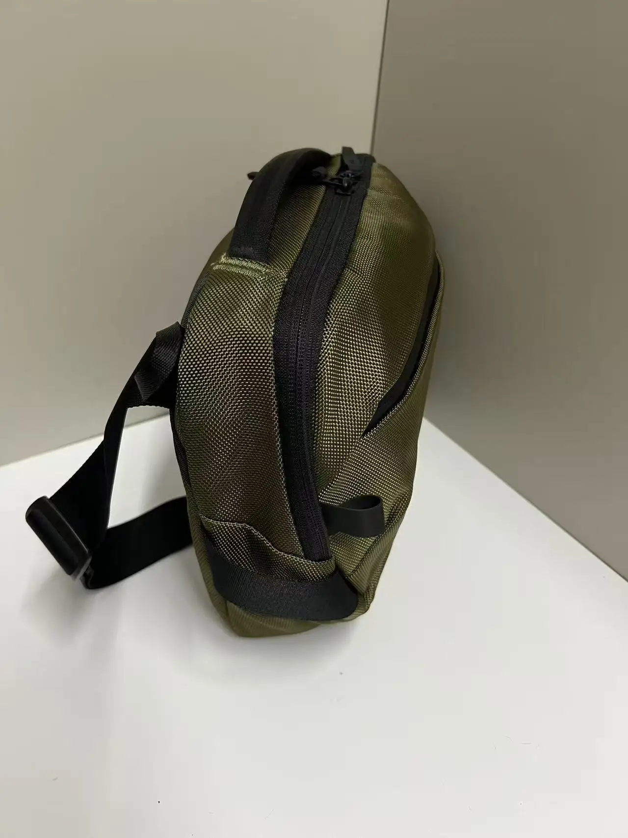 Bolso Bandolera Day Sling 4 Max de Nailon X-Pac de 6L, Gran Capacidad, Resistente al Agua, Elegante, Bolso Cruzado, Bolso de Pecho, Bolso Mensajero, Duradero