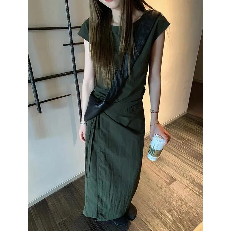 

Женский армейский зеленый комплект из двух предметов: топ без рукавов и асимметричная юбка для элегантного повседневного образа