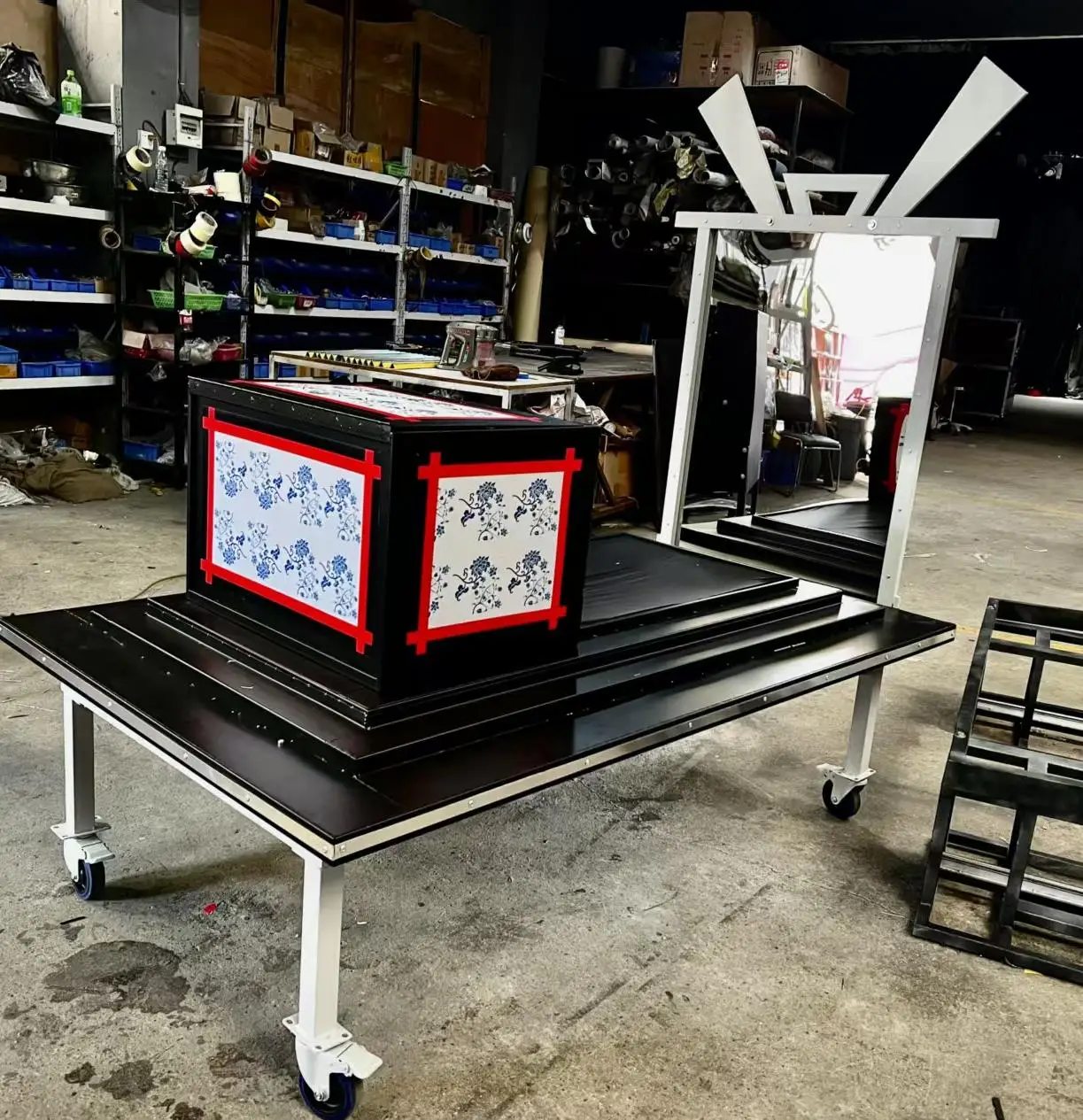 Large Stage Quickly Swap Illusions Illusion Box Disappears and Appears Illusion Magic Equipment