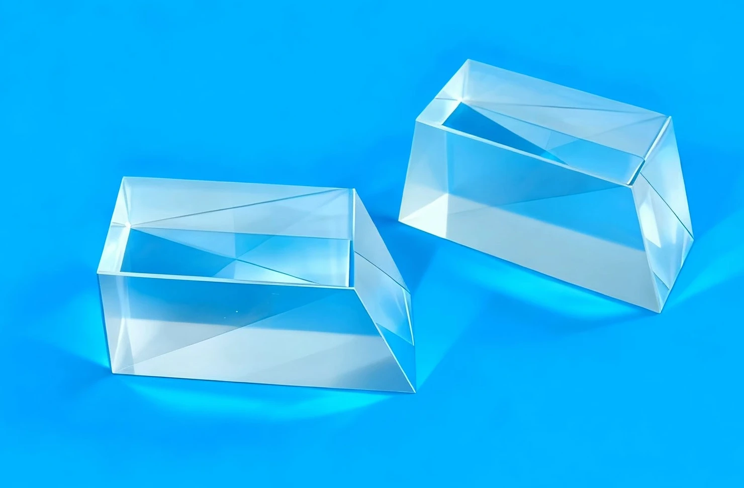 المنشور المجهر ثلاثي العينيات المنشور الأسمنتي فواصل شعاع المجهر المستخدمة في الأدوات البصرية