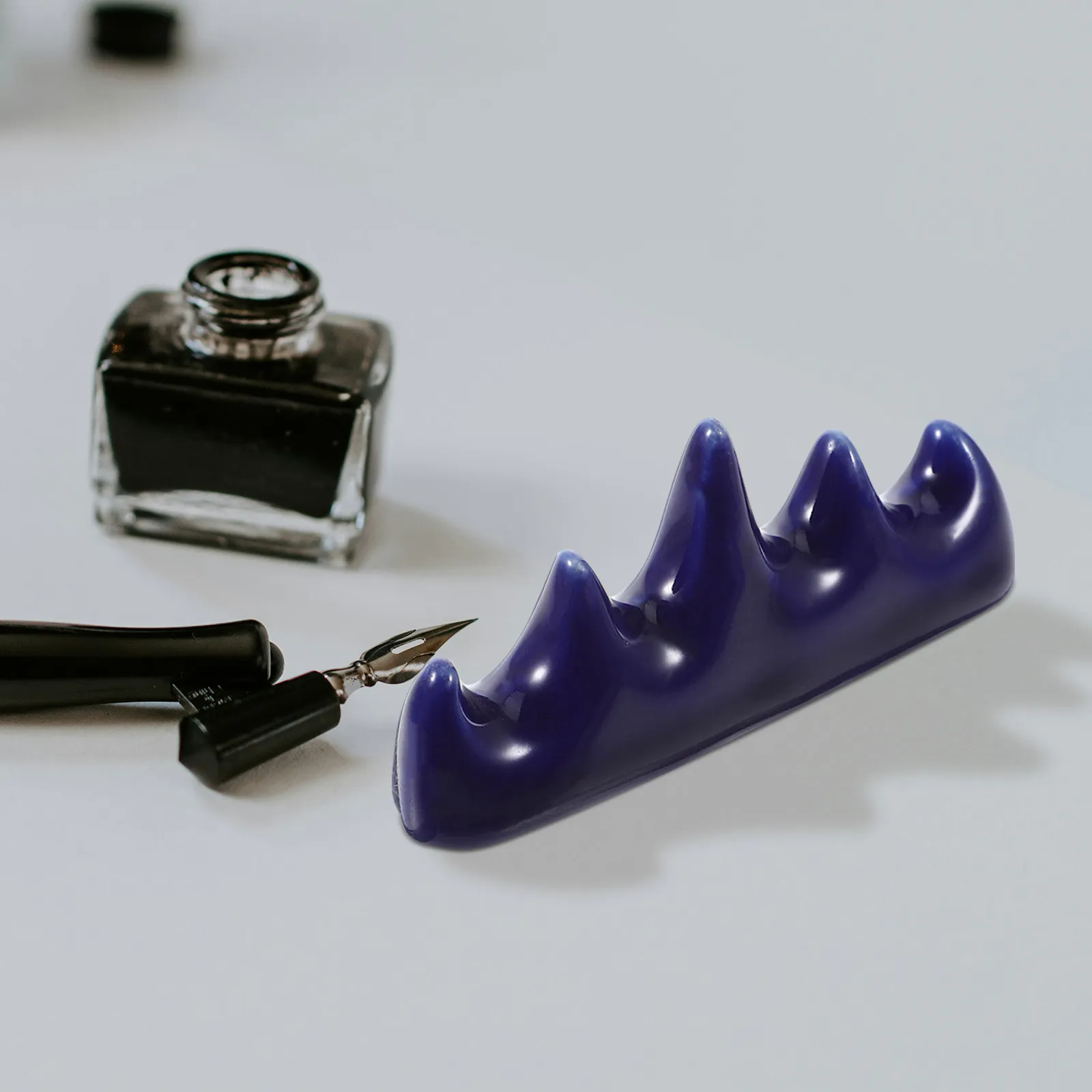 

Artistic Five Finger Mountain Ceramic Brush Holder Functional Pen Stand for Calligraphy Painting Tools Large Capacity Desk