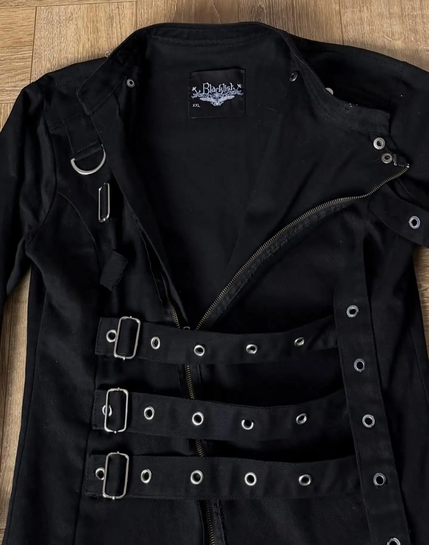 Y2K Retro-Punk-Rock-Jacke, schwarz, mit Reißverschluss, Metallschnalle, breiten Manschetten, Stehkragen, High-Street-Gothic-Look, lässige Modejacke – Detail 5