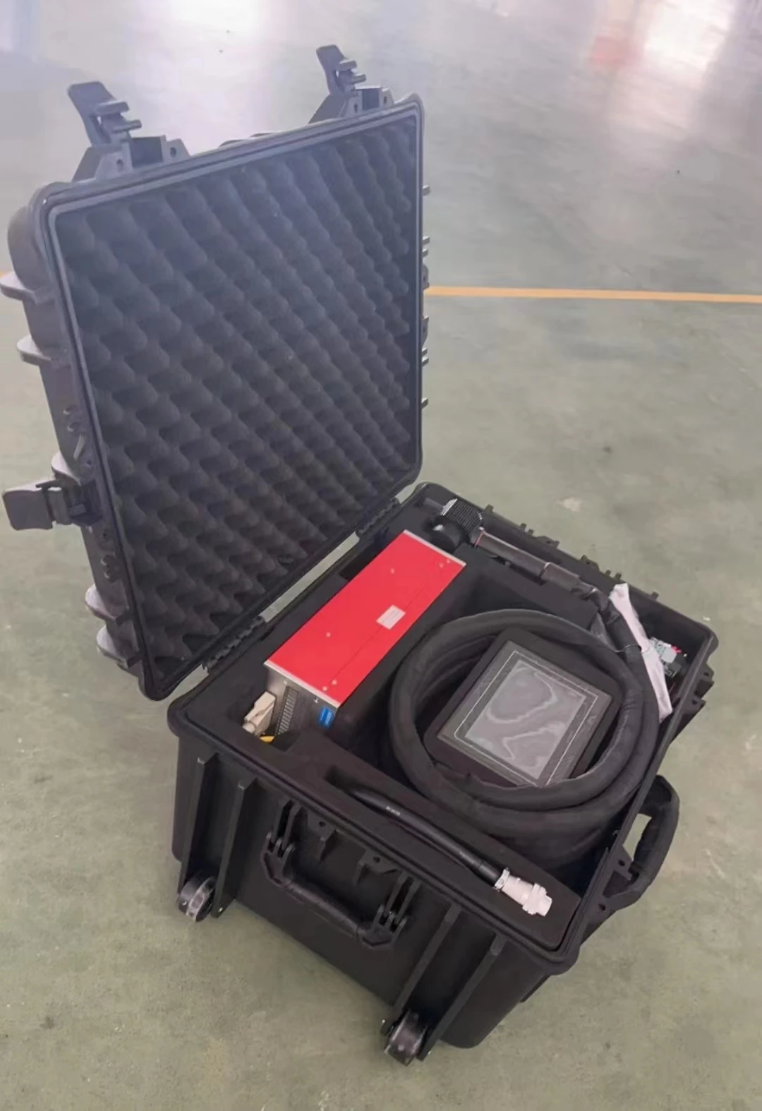 200W igh Effiiency Pulse Lasr Cleaning Mchine for Heavy uty Rust and Coating Laser Paint Cleaner