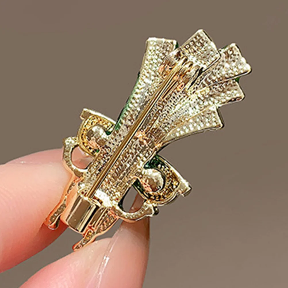 

Metal Scallions Brooch Pin Creative Clothes Lapel Pin for Sweaters Hats Shawls Suit Decorative Vegetable Fashion Jewelry