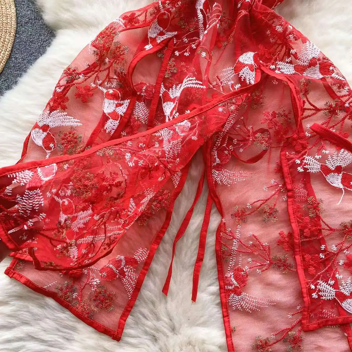 Halter-Kleid mit Kreuzriemen, Vogel-Stickerei, Mesh-Spitze, Patchwork, Schlitz, Unregelmäßig, Sexy, Ärmellos, Rückenfrei, Kurzes Kleid, Chic – Detail 4