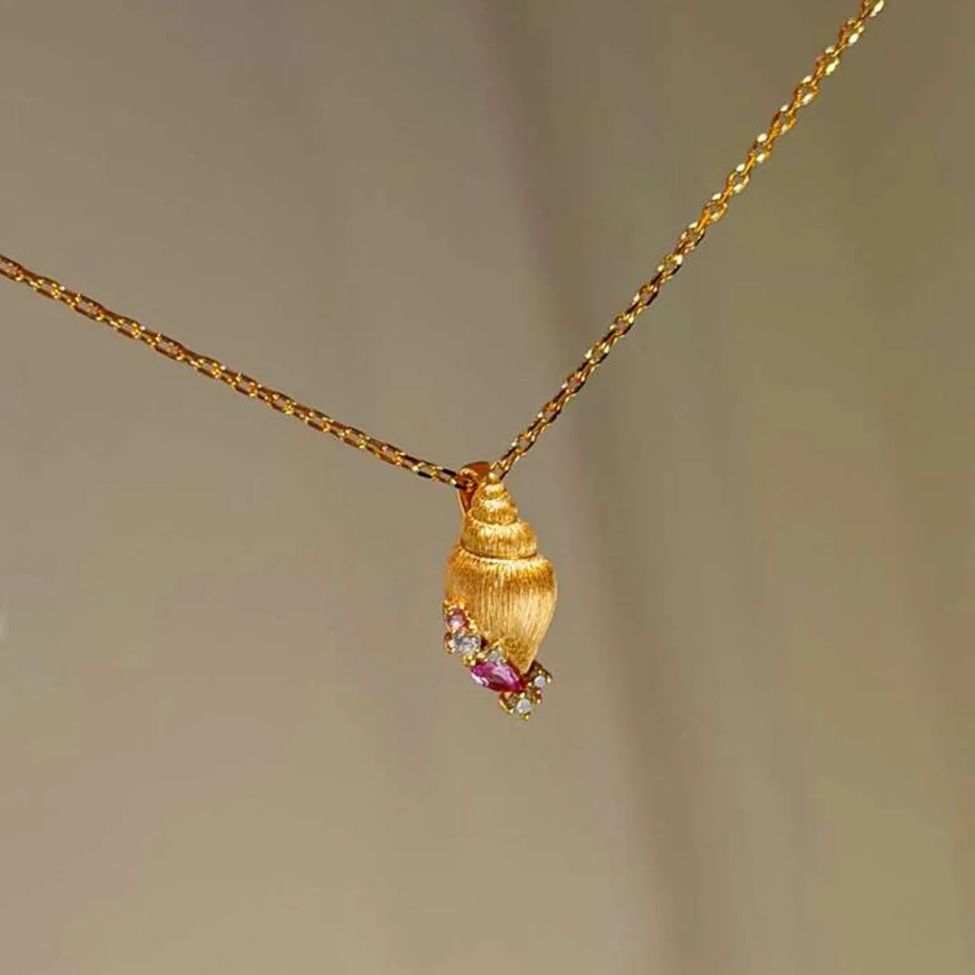 Retro luxury brushed small conch pendant necklace for women high-end inlay pink diamonds collar chain wedding jewelry sets