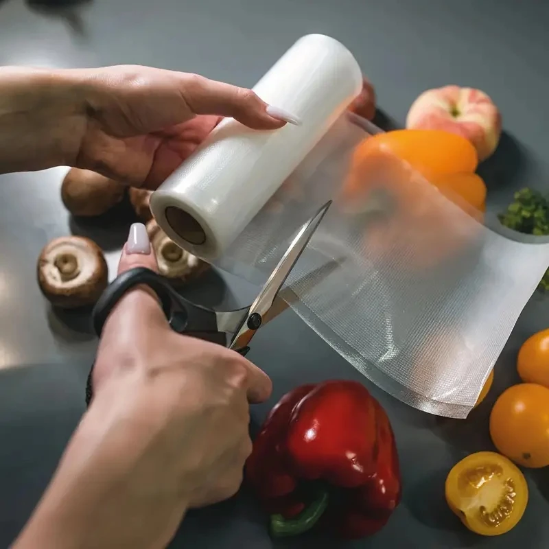 A Vacuum-Sealed Roll Bag in Multiple Sizes Suits Low-Temp Cooking & Frozen Preservation, Extending Food Freshness. Ideal for Hom